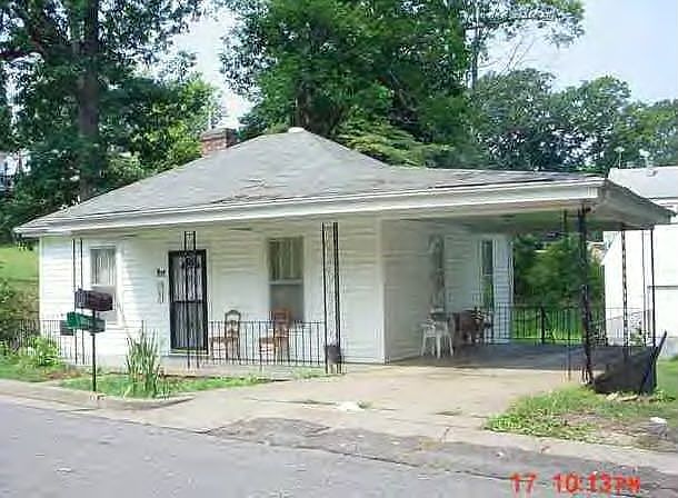 2nd image of 207 Stuart St
