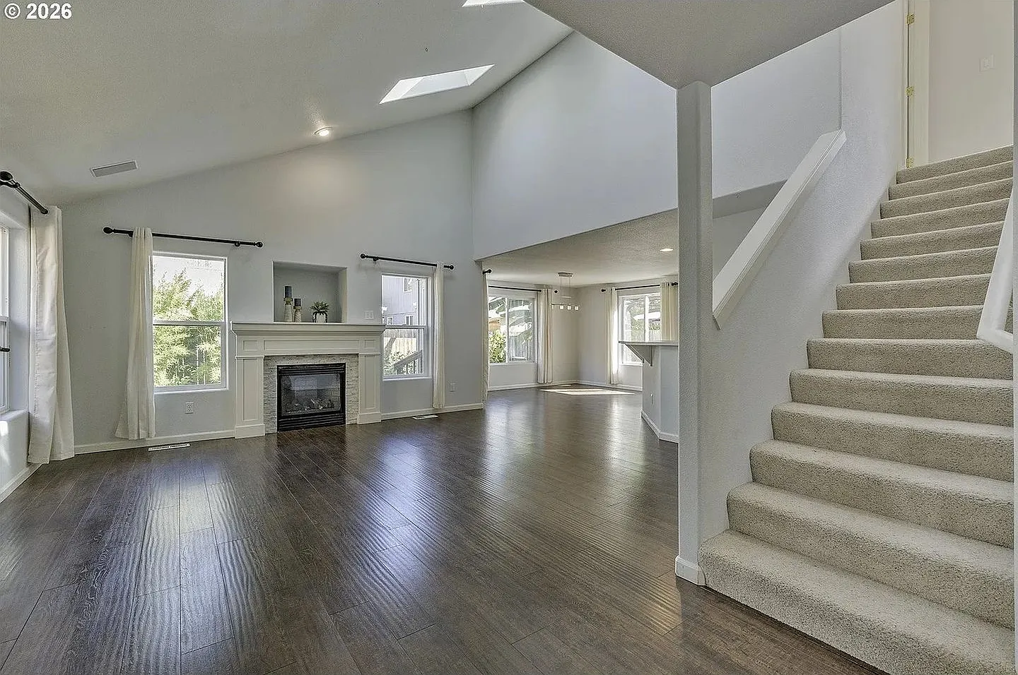 Spacious Hillsboro 3 Bedroom Home with Vaulted Ceilings, Office, Open Kitchen & 2-Car Garage — Photo 4
