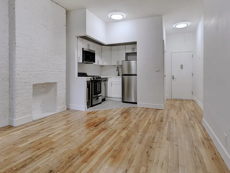 348 W 47th St #2C — Photo 1