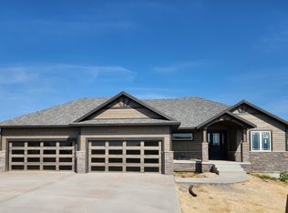 8165 Hugo Dr, Peosta, IA 52068