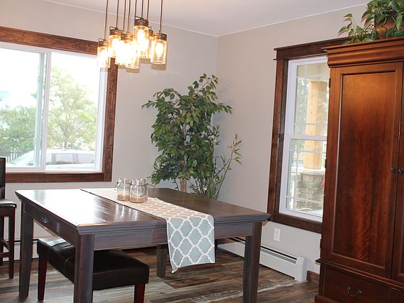 3rd image of 411 E Crescent St