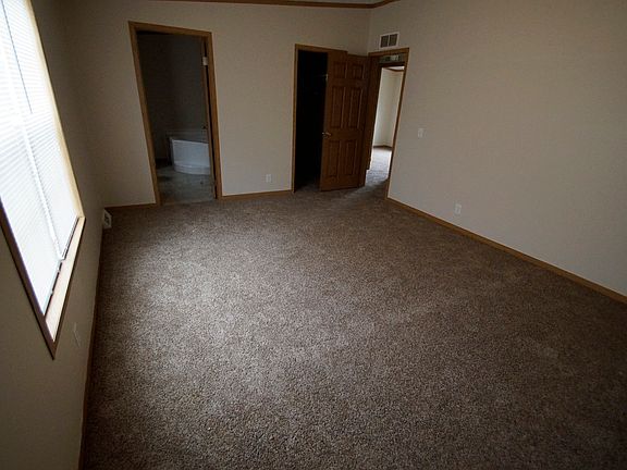 4th image of 29896 Montmorency Dr