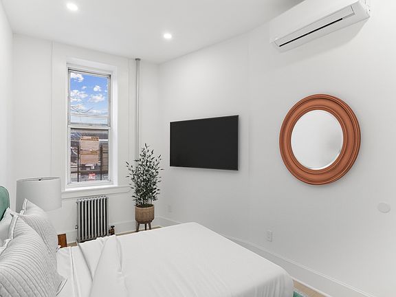 3rd image of 1483 De Kalb Ave #1