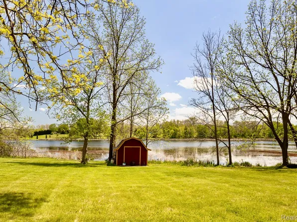 116 E Main St, Otisville, MI 48463