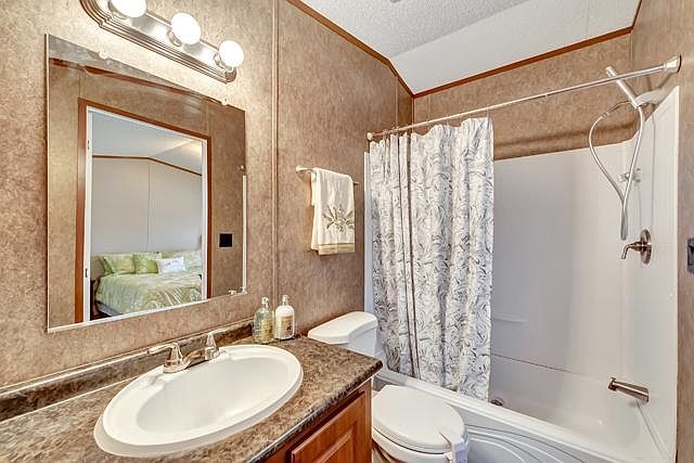 2nd image of 23453 Ridgecrest Dr