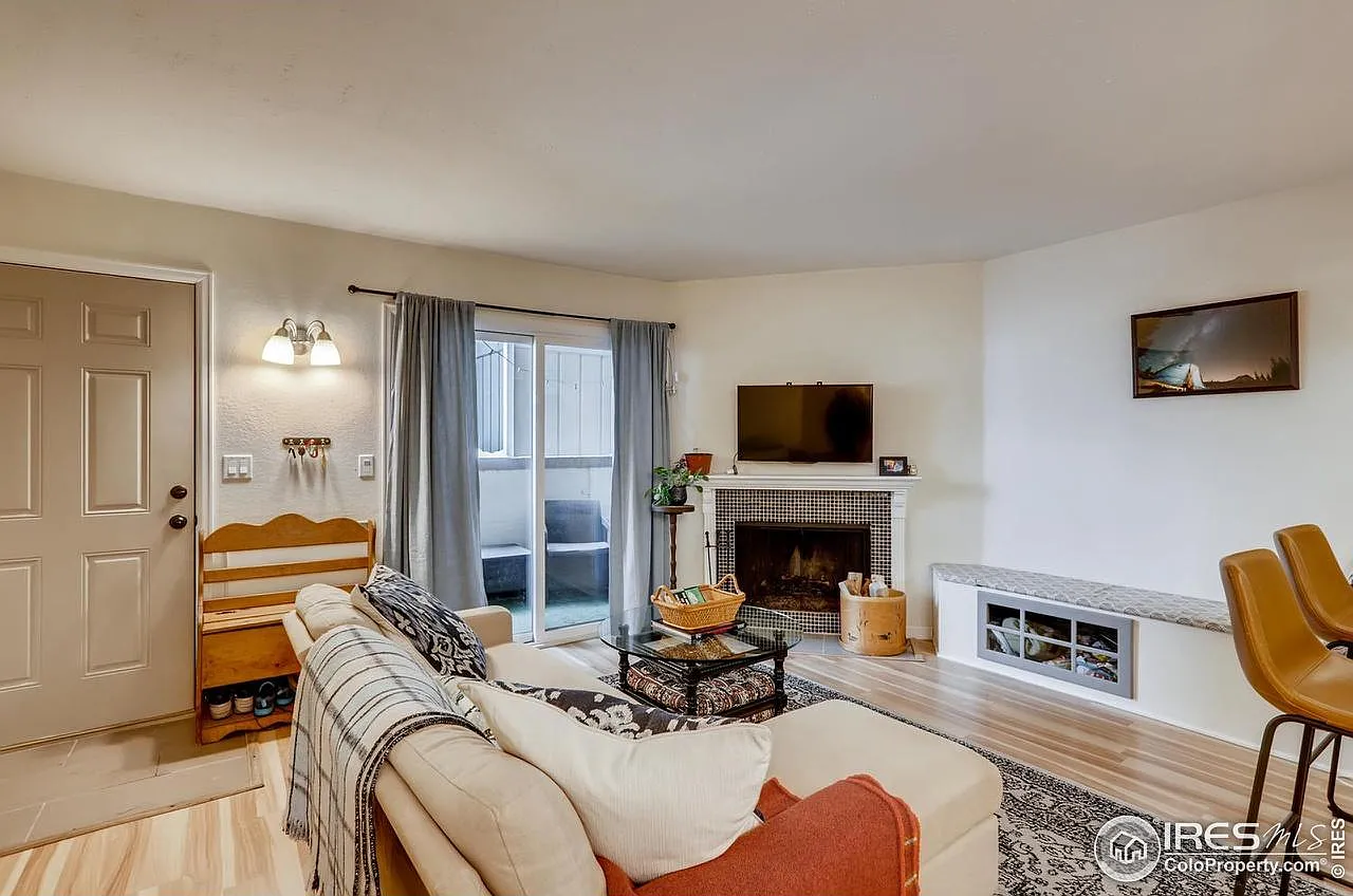 2 bed, 880 sqft, $1,750 — Photo 1