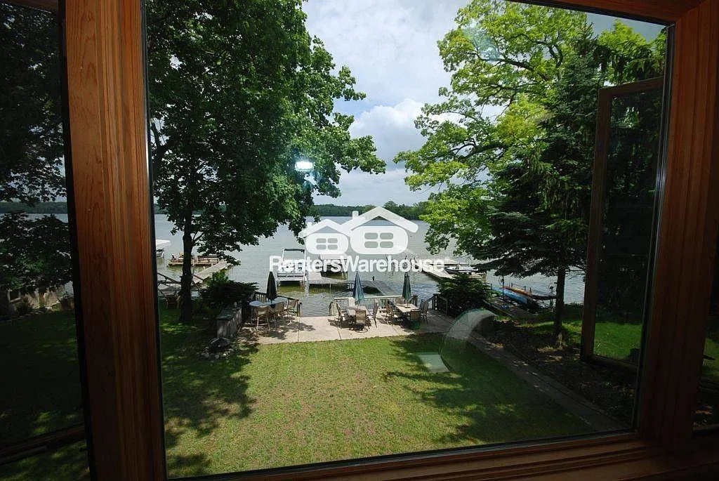Spacious Lake Front Home — Photo 1