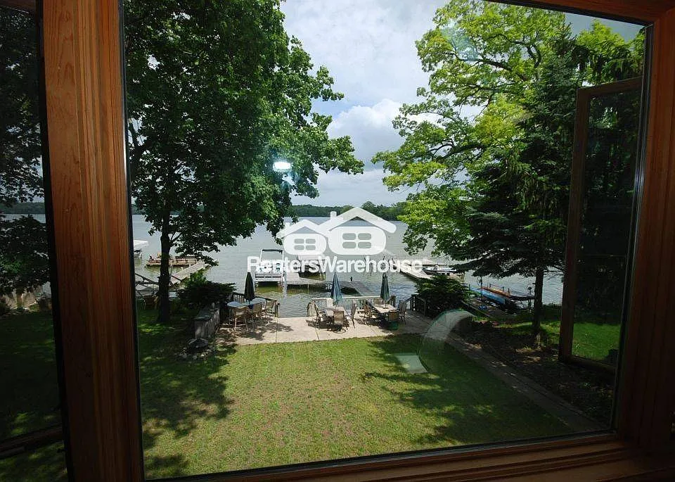 2310 N Lake Dr