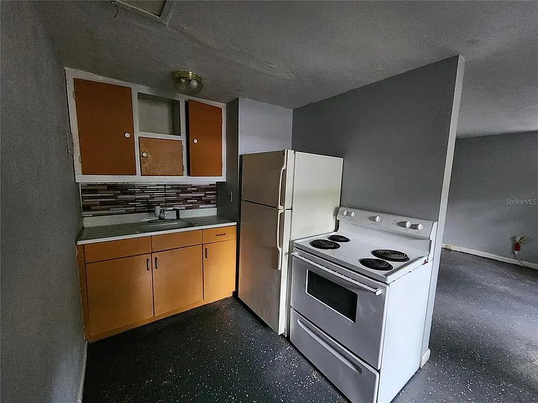 1958 NW 4th St #B — Photo 4