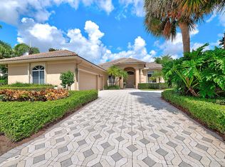 19 Bermuda Lake Dr, Palm Beach Gardens, FL 33418