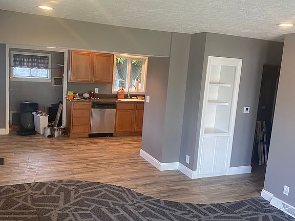 5th image of 2121 Gay Dr