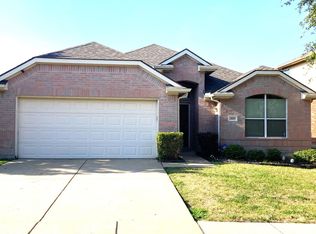 1129 Mockingbird Dr, Aubrey, TX 76227