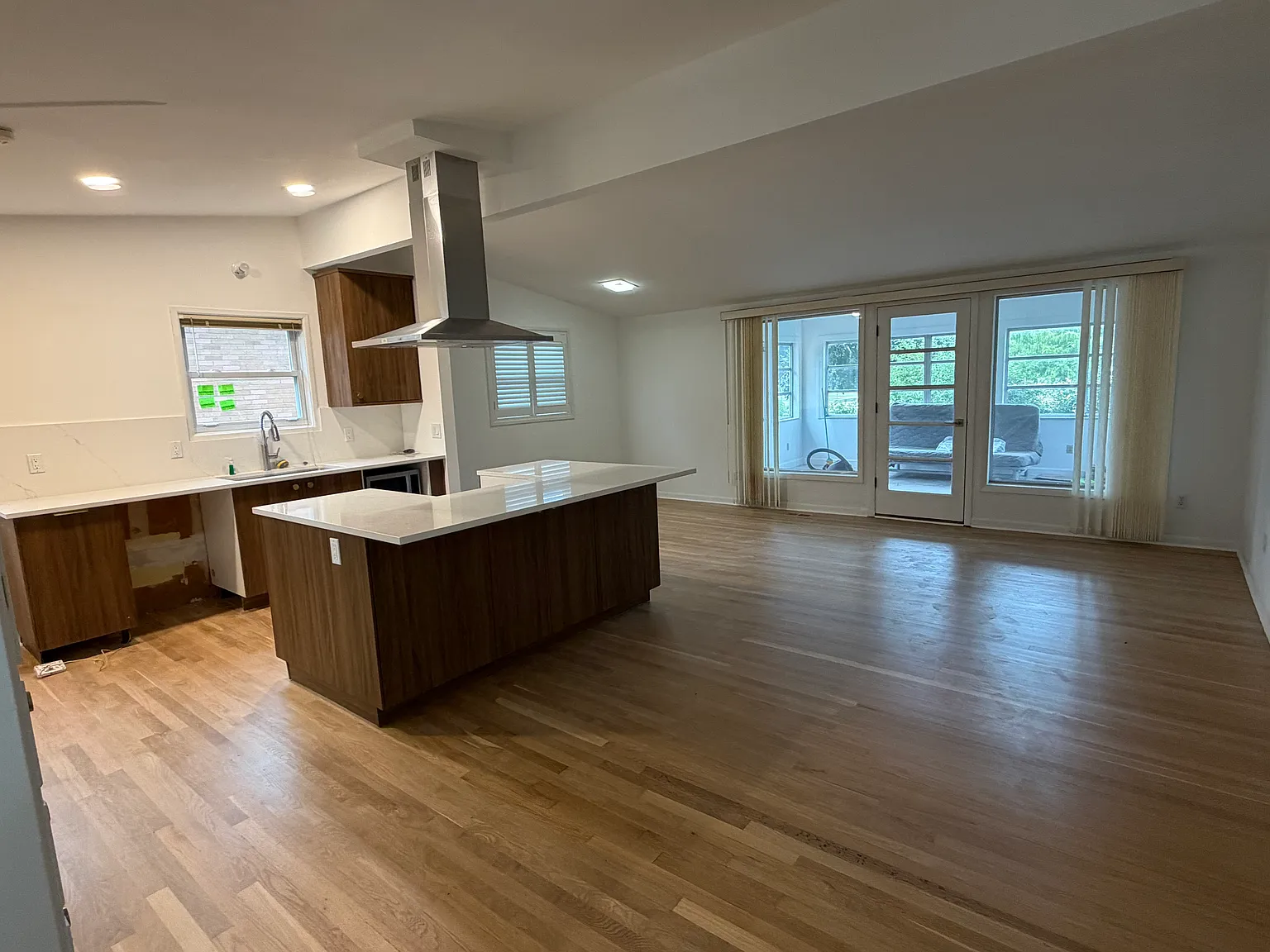 3 bed, 1.5 bath, 1400 sqft, $2,950 — Photo 3