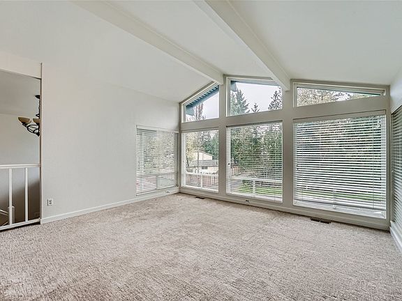 4th image of 17308 NE 13th Pl