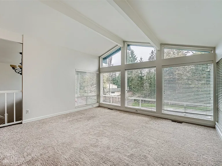 17308 NE 13th Pl — Photo 4