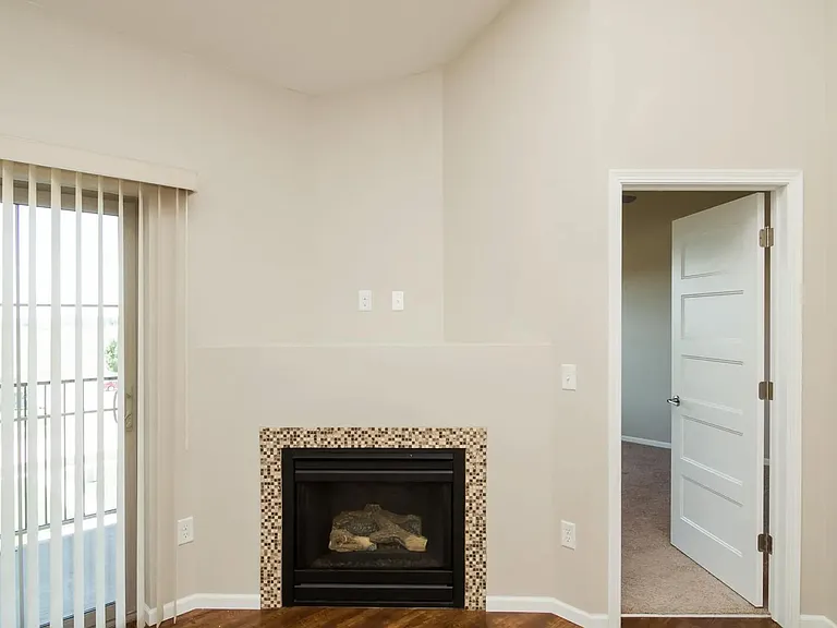 475 Penn Ct #15 — Photo 8