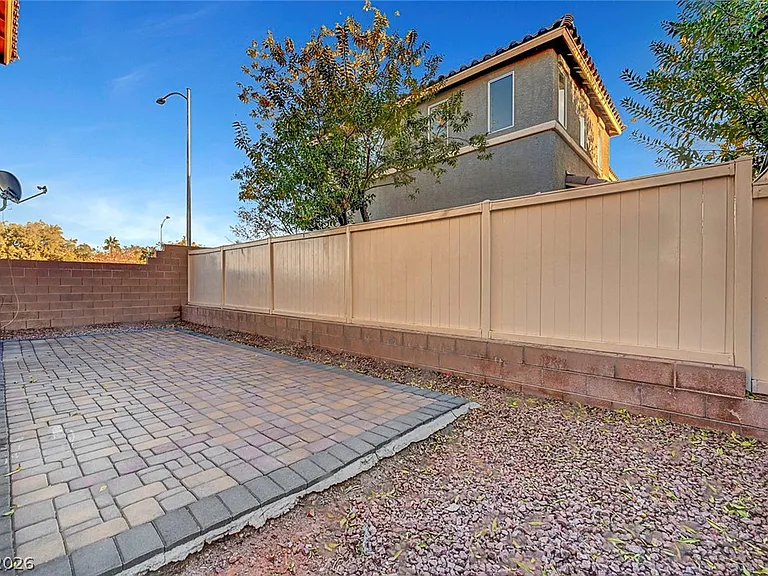 514 Eresma St — Photo 31