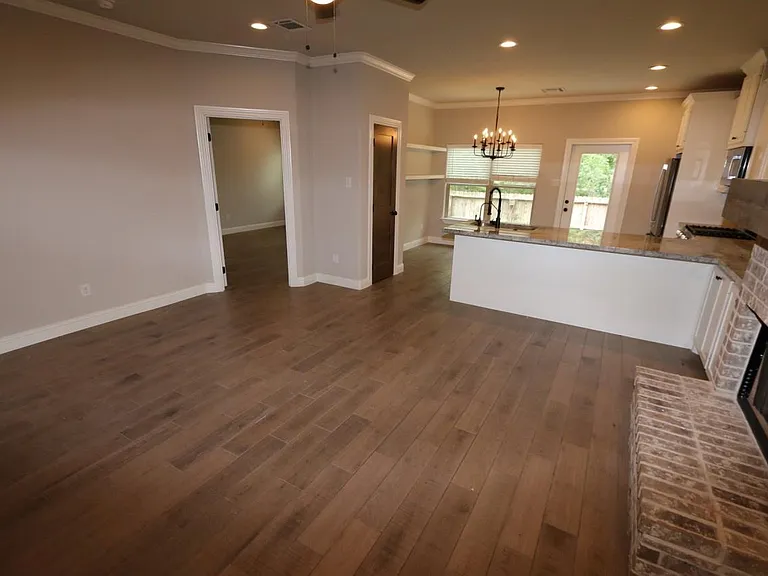 150 Harbour Town Cir — Photo 3