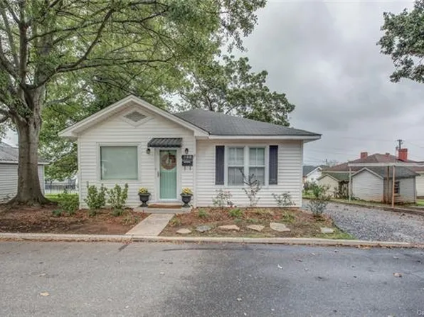 356 Woodlawn Ave, Cramerton, NC 28032