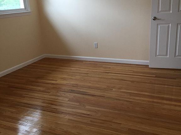5th image of 132 Stobe Ave