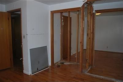 5th image of 2627 S 142nd St