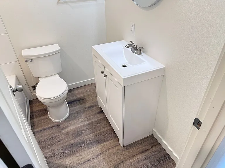 1246 Hughes St — Photo 28