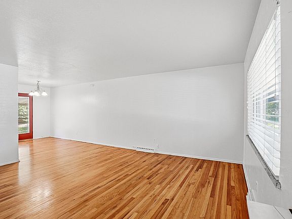 2nd image of 716 S Jersey St