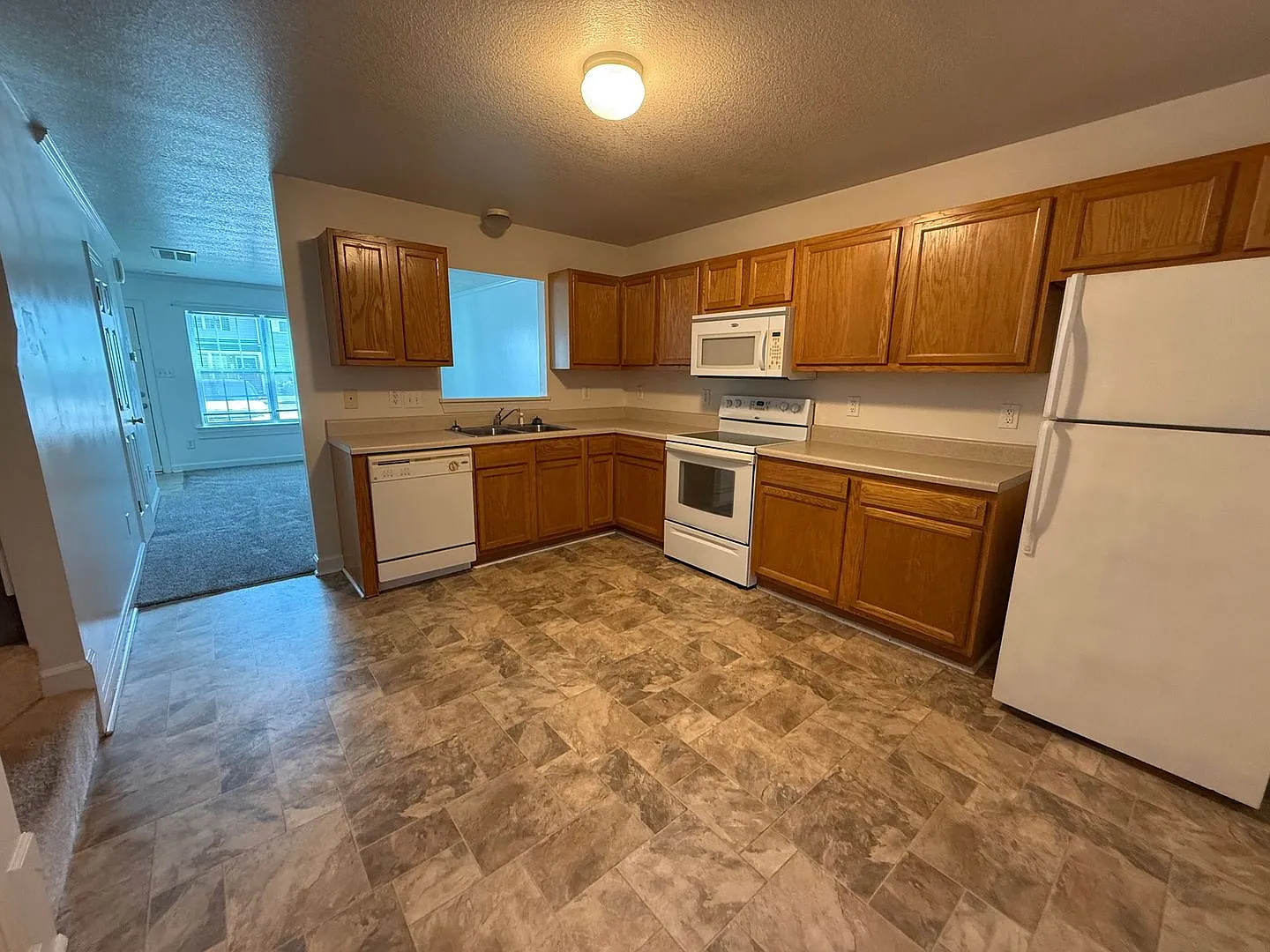 Nice 2 bedroom, 1.5 bath Townhouse — Photo 3