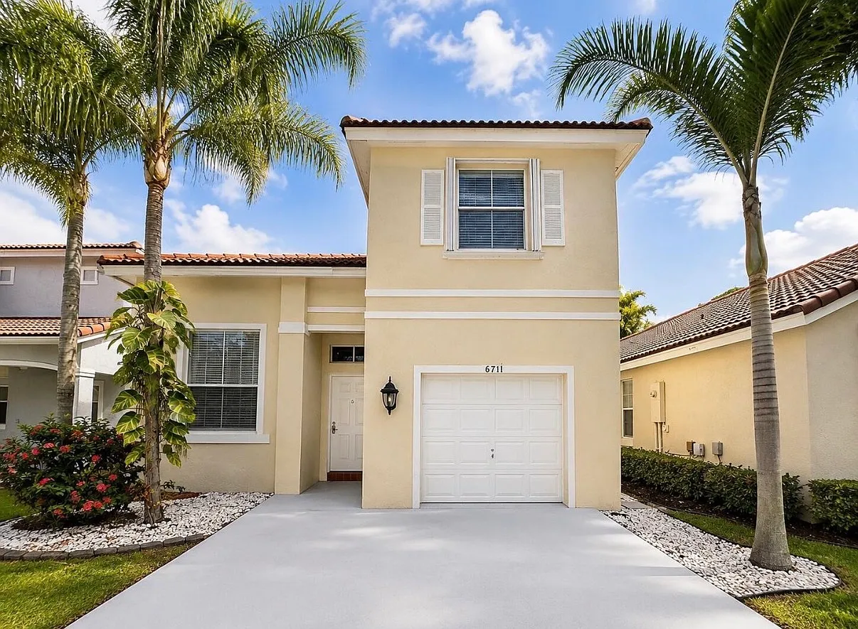 3 bed, 2.5 bath, 1944 sqft, $3,300 — Photo 1