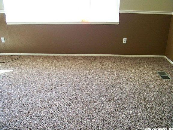 3rd image of 460 Crystal Dr