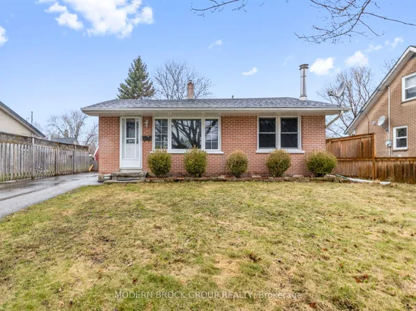 94 Bisley Cres, Brockville, ON K6V 2T8