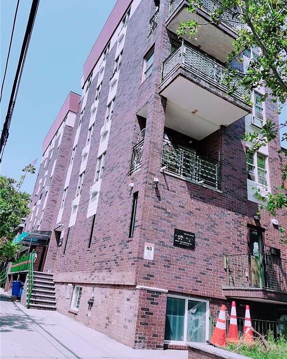 1st image of 5024 10th Ave #3B