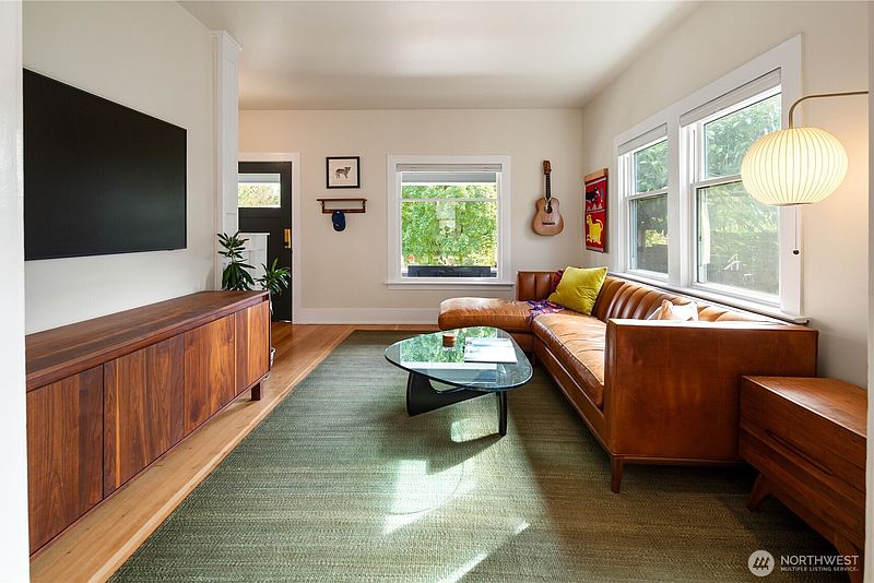 4th image of 4023 47th Avenue SW