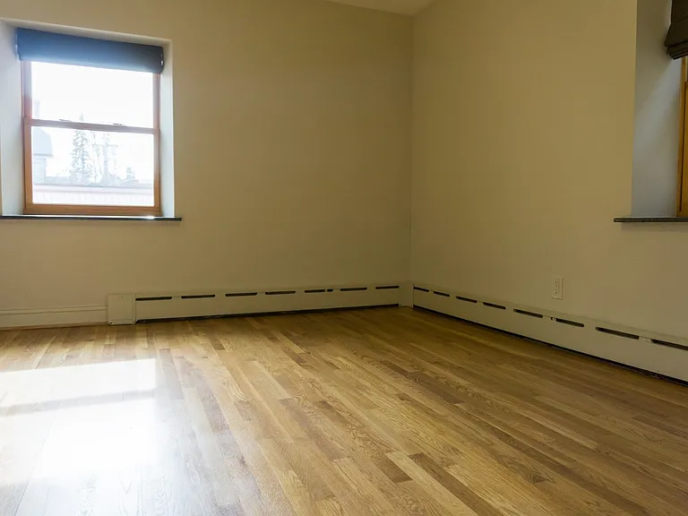 905 Delaware Apartments — Photo 16