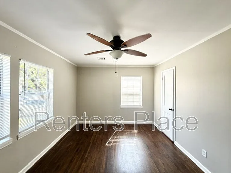 1428 E 52nd St — Photo 10
