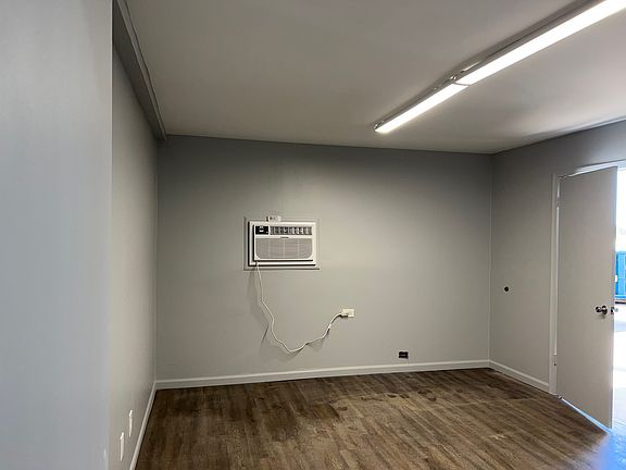 3rd image of 279 Westmeadow Pl