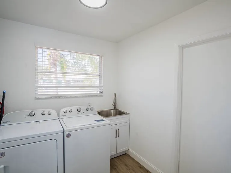3649 SE 5th Ct — Photo 26