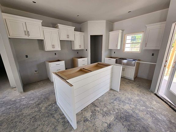 3rd image of 3860 Lu Ln