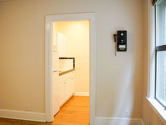 4th image of 130 NW 19th Ave #202