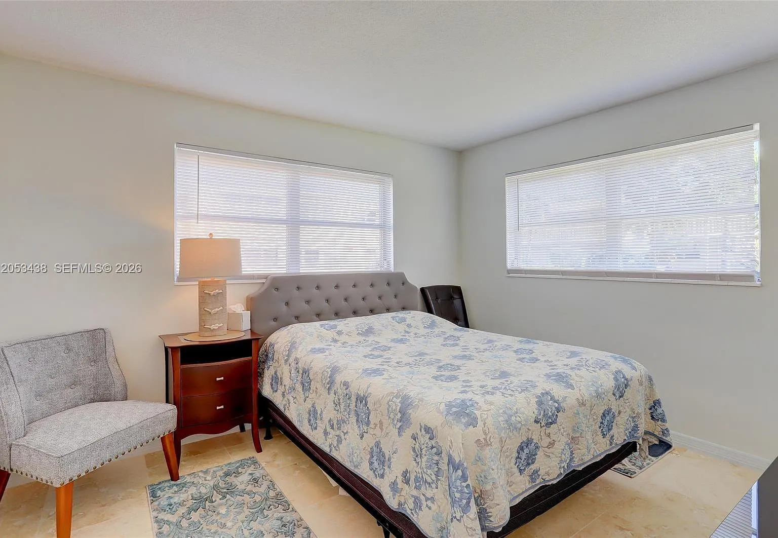 Village Royale Condo 7 — Photo 2