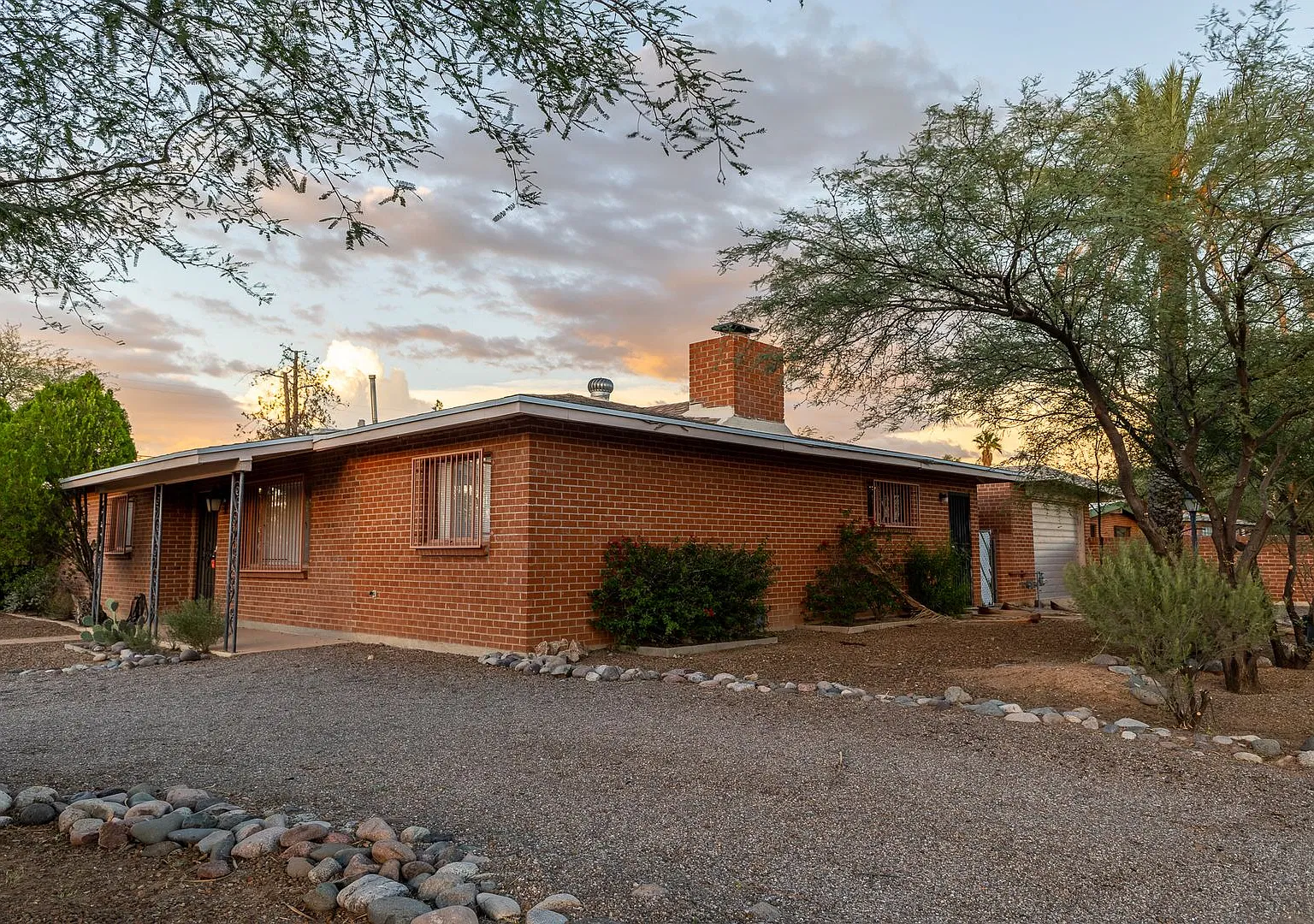 Spacious 4-Bed Rental Near University of Arizona with Large Fenced Yard | 2010 N Vine Ave — Photo 3