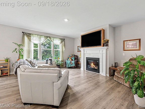 4th image of 235 Barnsley Dr