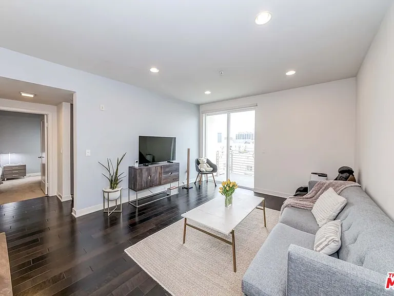 436 S Virgil Ave #Penthouse 1 — Photo 2