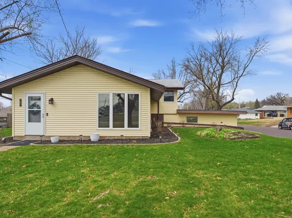 1601 N 11th St, Pekin, IL 61554