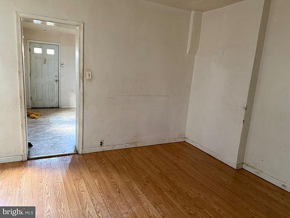5th image of 1314 E 11th St