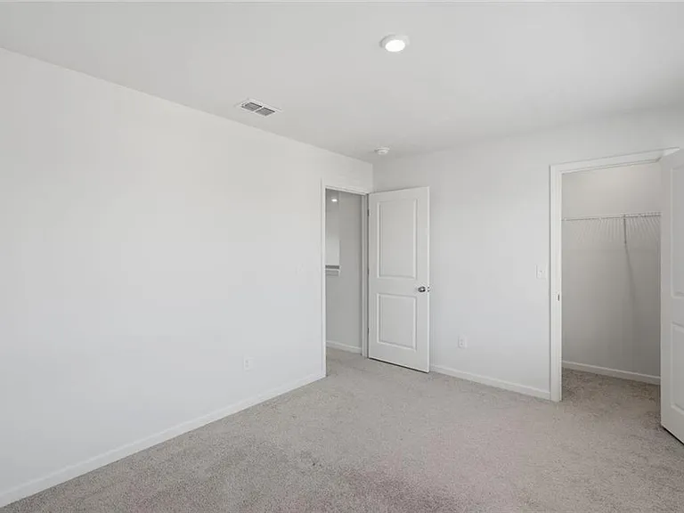 133 Oxford Ln — Photo 12