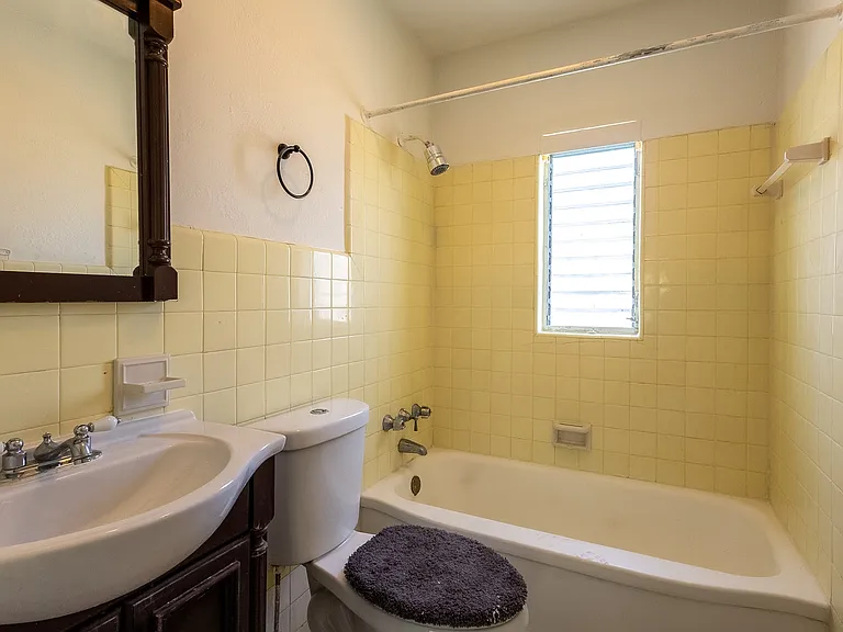 490 SE 21st St #6 — Photo 4