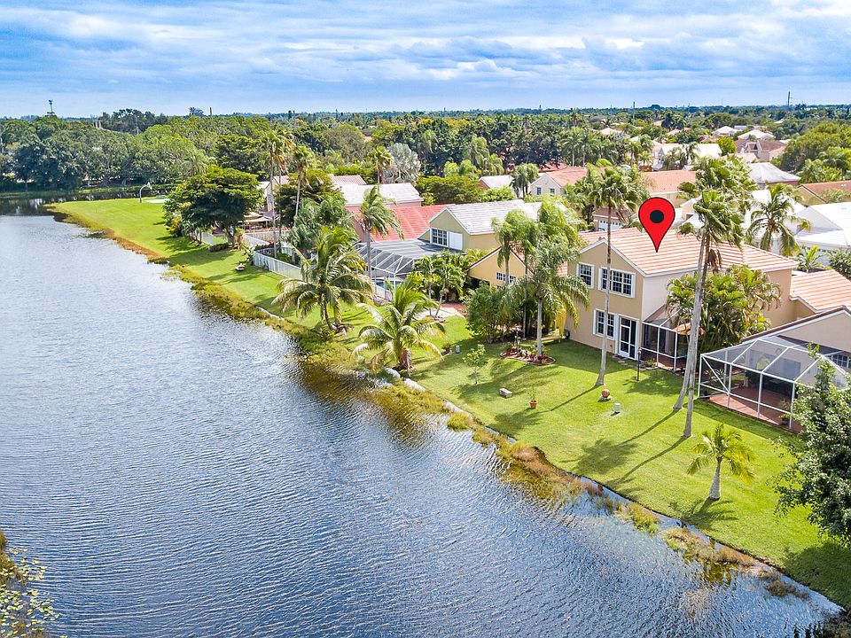 1st image of 401 Bermuda Springs Dr