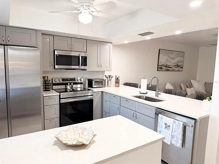 5027 SW 16th Pl #102 — Photo 4