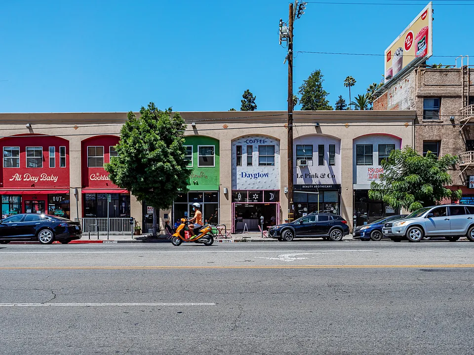 3200 W Sunset Blvd #208